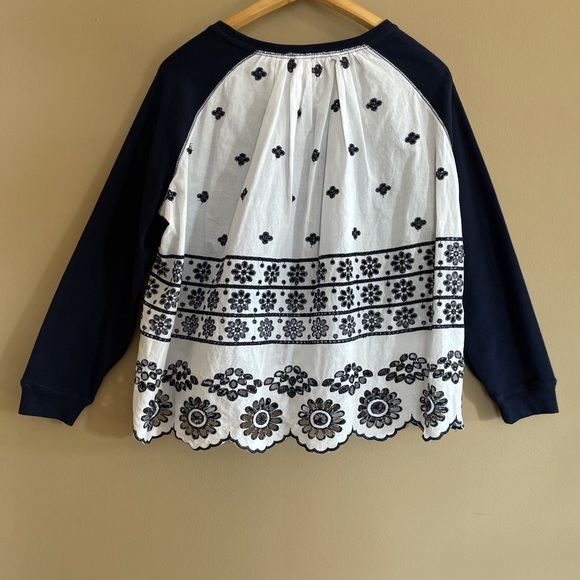 Capio Navy/White eyelet lace Sweatshirt. Size M - Picture 2 of 8